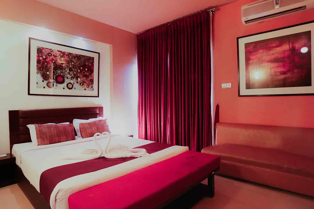 Suite bedroom